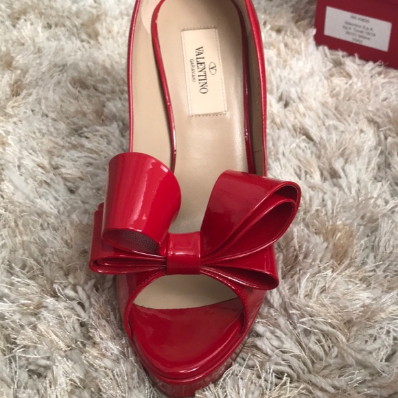 Patent leather d’Orsay Valentino platform pumps - Picture 6 of 7